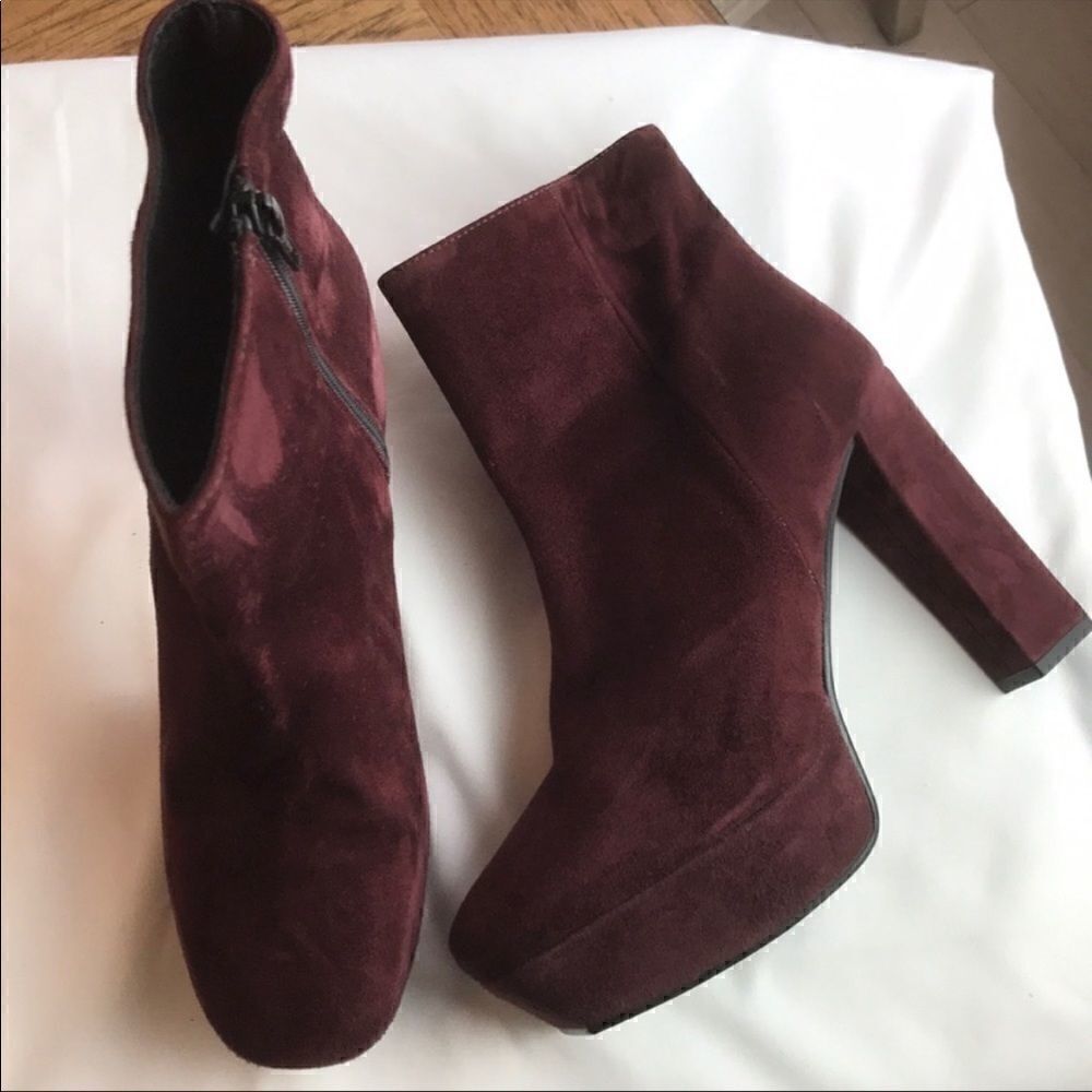 BRUNO RICCI/DIANE B. Burgundy suede bootie…